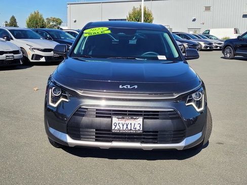 Used 2025 Kia Niro LX image 2