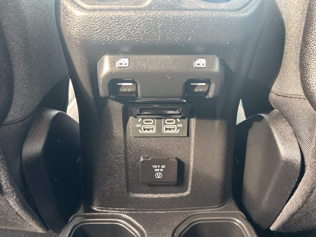 Used 2025 Jeep Wrangler Unlimited Rubicon AWD/4WD image 12