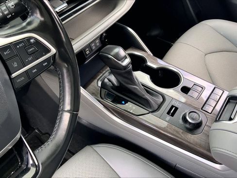 Used 2022 Toyota Highlander Platinum image 16