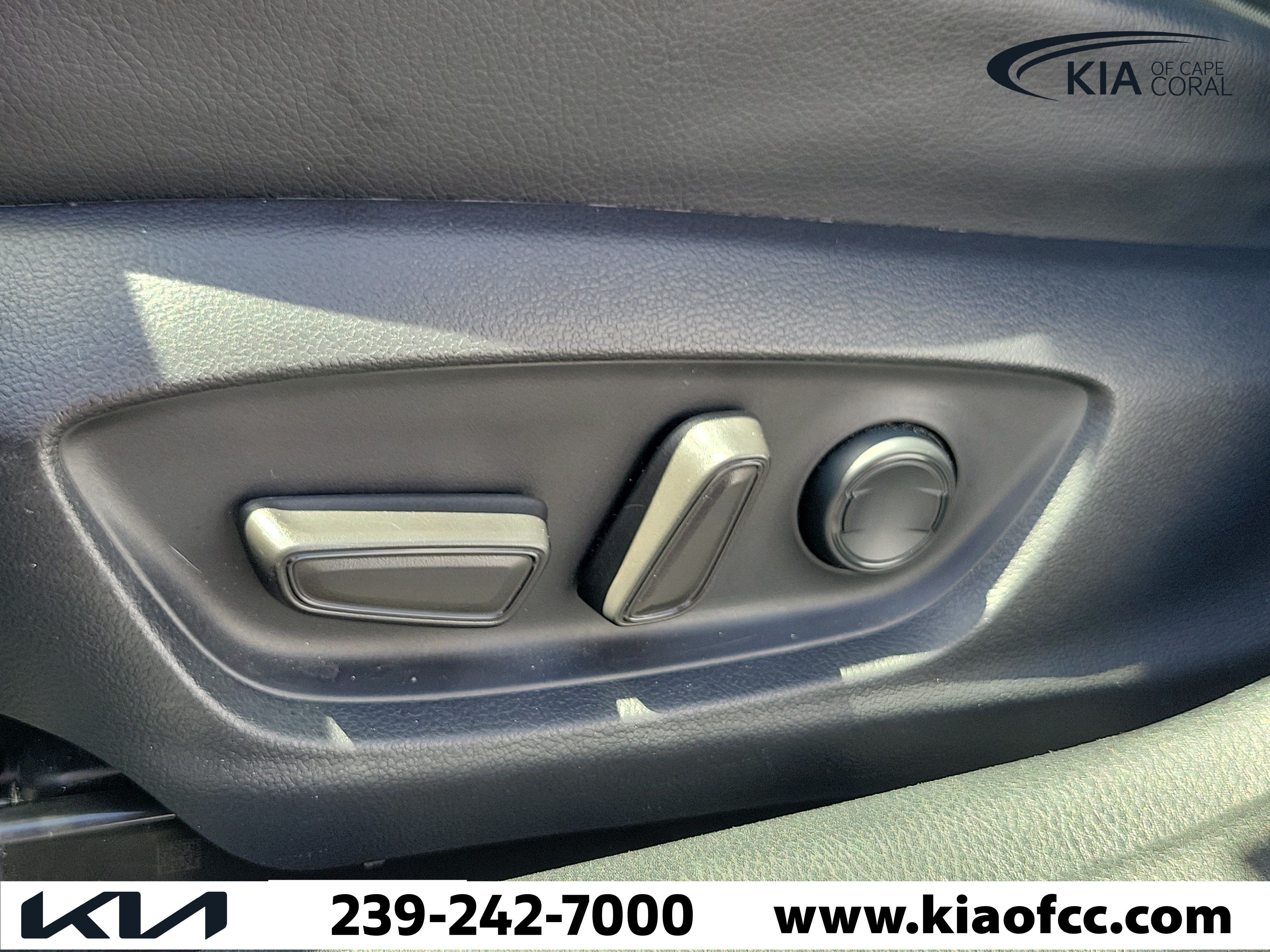 Used 2019 Toyota Camry SE FWD image 23