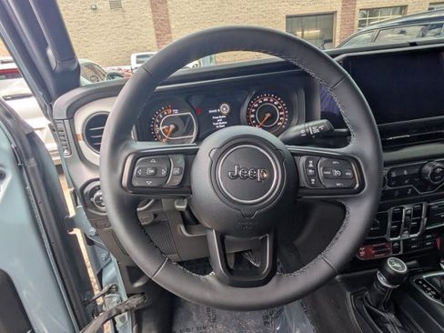 Used 2025 Jeep Gladiator Sport AWD/4WD image 17