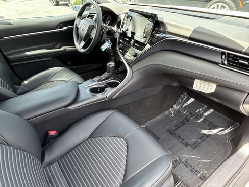 Used 2024 Toyota Camry SE FWD image 8