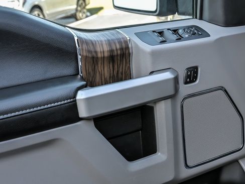 Used 2020 Ford F150 Lariat image 13