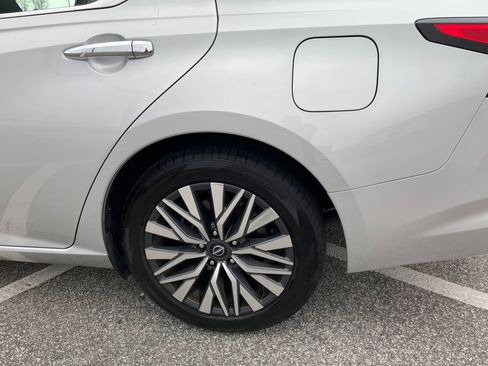 Used 2024 Nissan Altima 2.5 SV image 9