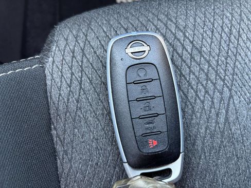 Used 2025 Nissan Rogue SV FWD image 22