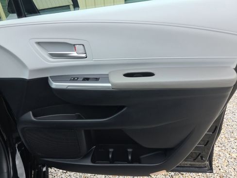 Certified 2025 Toyota Sienna XLE AWD/4WD image 17