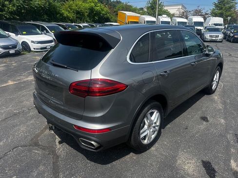 Used 2017 Porsche Cayenne AWD/4WD image 5