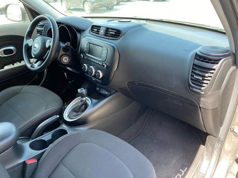 Used 2018 Kia Soul image 11