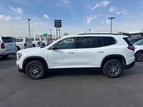 Used 2025 GMC Acadia Elevation image 8