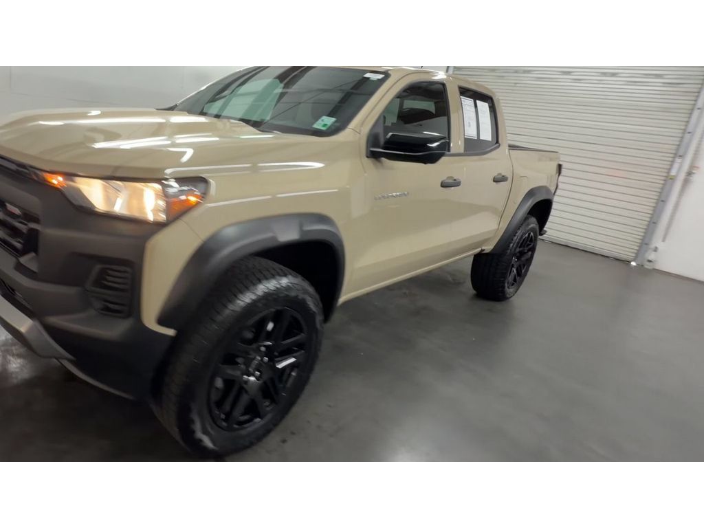 Certified 2024 Chevrolet Colorado Trail Boss w/ Technology Package AWD/4WD image 4