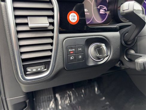 Used 2022 Porsche Cayenne image 54