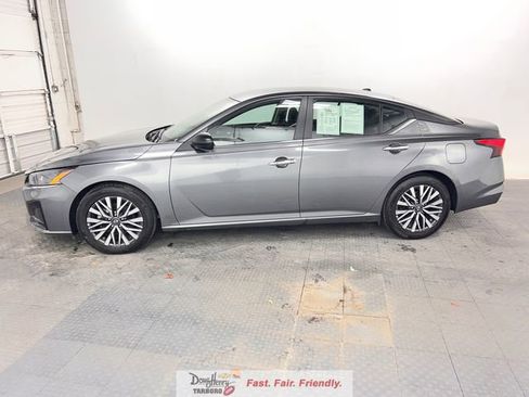Used 2025 Nissan Altima 2.5 SV FWD image 6