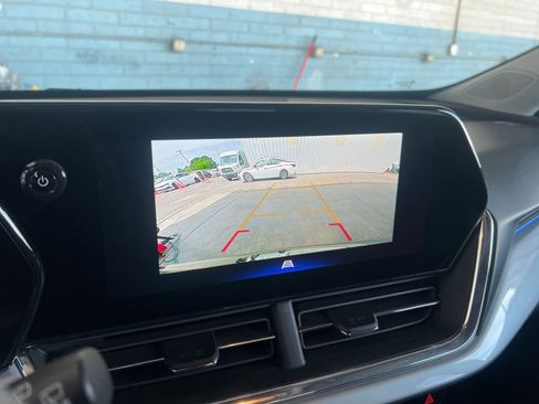 Used 2025 Chevrolet Trax LT FWD image 24