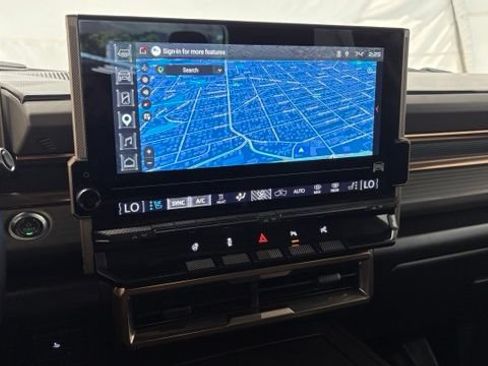 Used 2025 GMC Hummer EV 2X AWD/4WD image 34