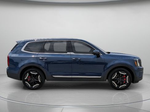 Used 2023 Kia Telluride S w/ S Sunroof Package FWD image 9