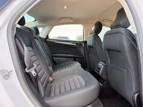 Used 2019 Ford Fusion SE FWD image 17