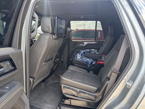 Used 2025 GMC Yukon Elevation w/ Elevation Premium Package image 9