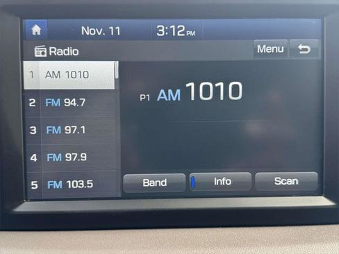 Used 2020 Hyundai Santa Fe SE image 23