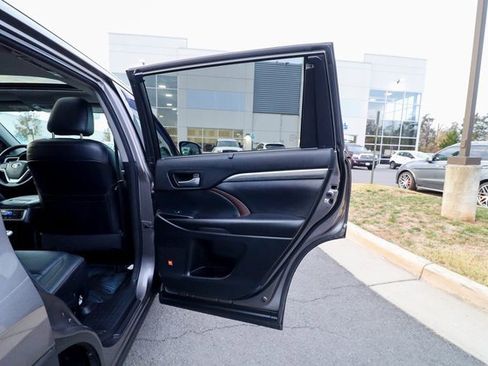 Used 2017 Toyota Highlander Limited image 50