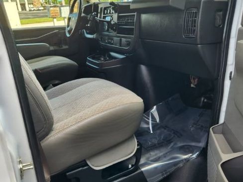 Used 2017 Chevrolet Express 2500 RWD image 28