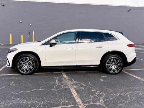 Used 2023 Mercedes-Benz EQS 580 4MATIC SUV w/ Acoustic Comfort Package image 4