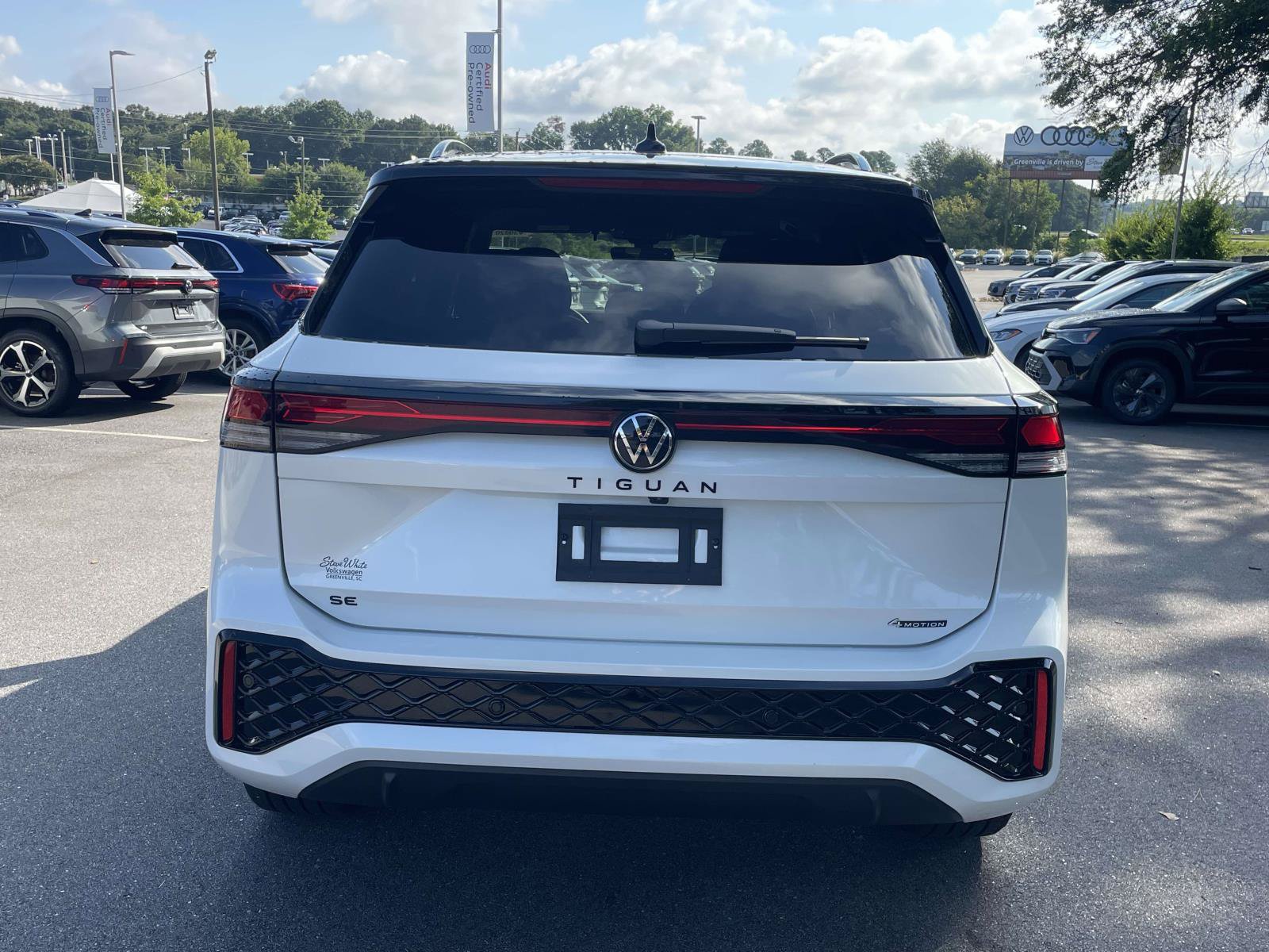 New 2026 Volkswagen Tiguan SE R-Line AWD/4WD image 6