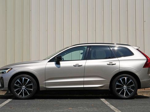 Used 2023 Volvo XC60 B5 Plus AWD/4WD image 8