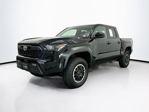 Used 2025 Toyota Tacoma TRD Off-Road AWD/4WD image 3