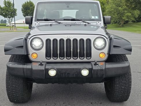 Used 2017 Jeep Wrangler Unlimited Sport w/ Connectivity Group AWD/4WD image 3