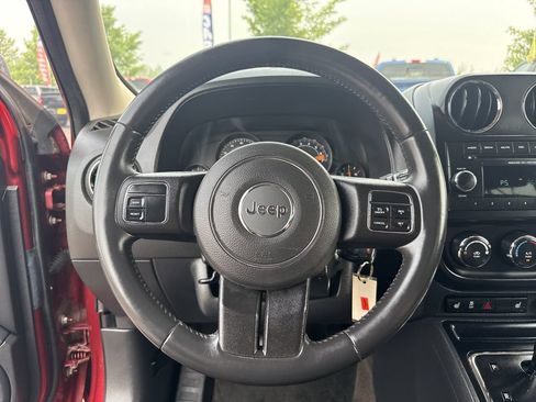 Used 2014 Jeep Patriot Latitude AWD/4WD image 18