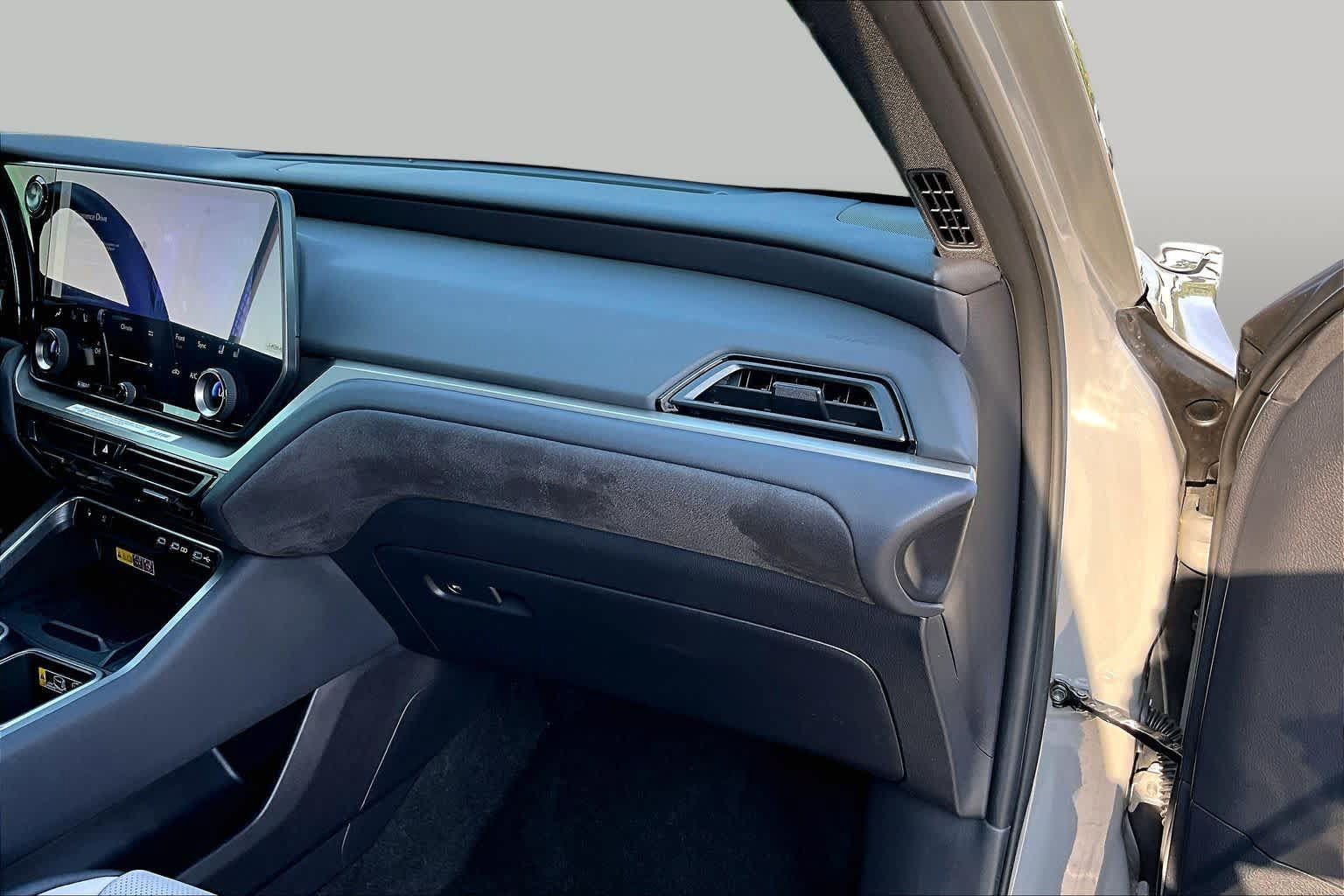 Used 2026 Lexus TX 500h AWD w/ Technology Package image 19