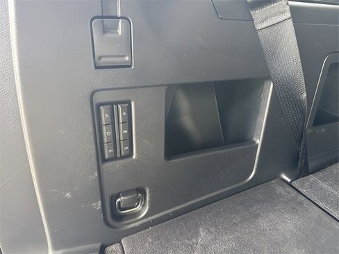 Used 2024 Ford Expedition XLT image 11