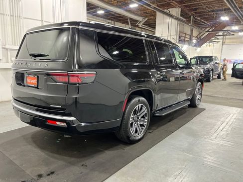 Used 2024 Jeep Wagoneer L Series II w/ Flexible Seating Group image 7