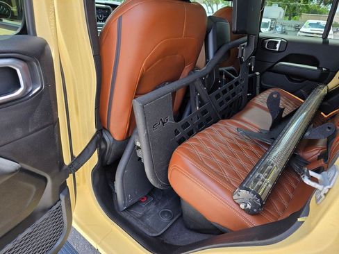Used 2020 Jeep Gladiator Overland w/ Trailer Tow Package AWD/4WD image 36