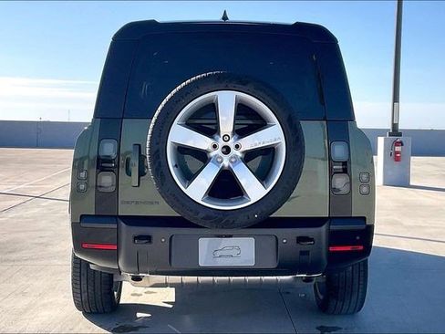 New 2026 Land Rover Defender 130 X-Dynamic SE image 4