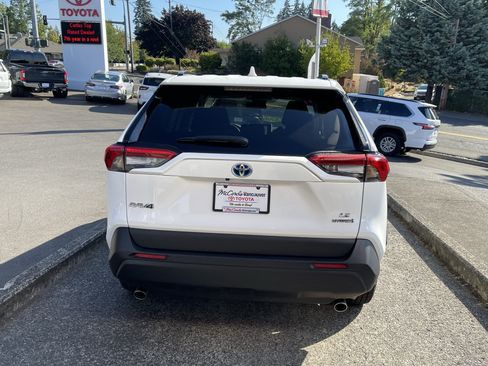 Certified 2024 Toyota RAV4 LE AWD/4WD image 5