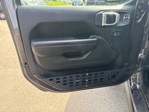 Used 2018 Jeep Wrangler Unlimited Rubicon AWD/4WD image 15