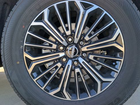 New 2026 Nissan Armada SL w/ Captain's Chari Seat Package RWD image 6
