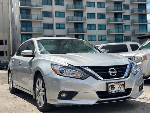 Used 2016 Nissan Altima 3.5 SL w/ 3.5 Technology Package FWD image 6