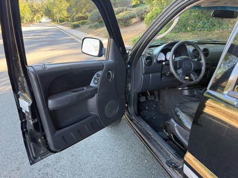 Used 2002 Jeep Liberty Sport image 8