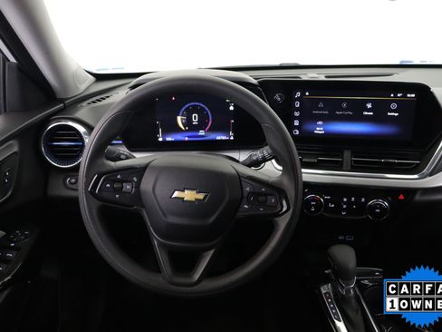 Used 2025 Chevrolet Trax LT FWD image 17