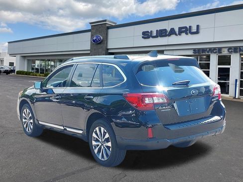Used 2017 Subaru Outback 3.6R Touring AWD/4WD image 5