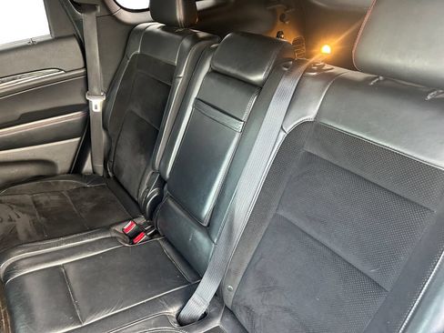 Used 2017 Jeep Grand Cherokee Trailhawk AWD/4WD image 14
