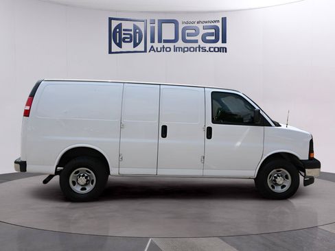 Used 2017 Chevrolet Express 3500 RWD image 6