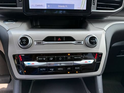Used 2022 Ford Explorer XLT w/ Equipment Group 202A AWD/4WD image 16
