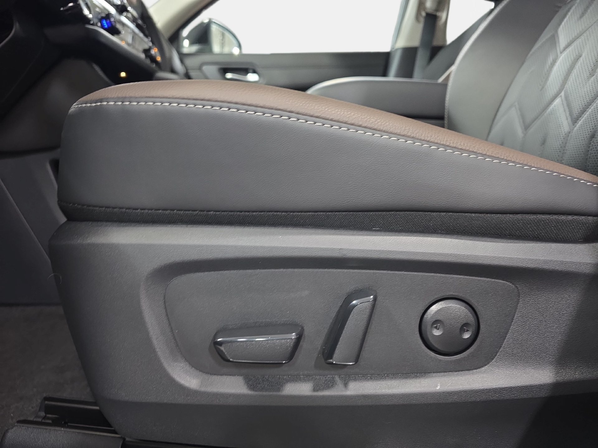 New 2026 Nissan Pathfinder Platinum FWD image 28