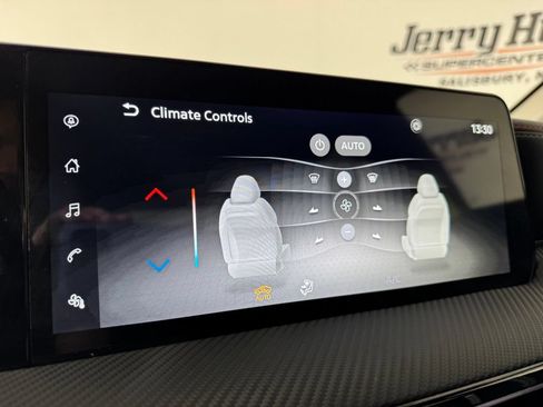 Used 2025 Nissan Kicks SR FWD image 22