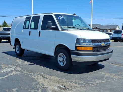 Used 2024 Chevrolet Express 2500 w/ Driver Convenience Package RWD image 3
