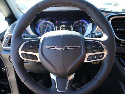 New 2026 Chrysler Pacifica Pinnacle image 14