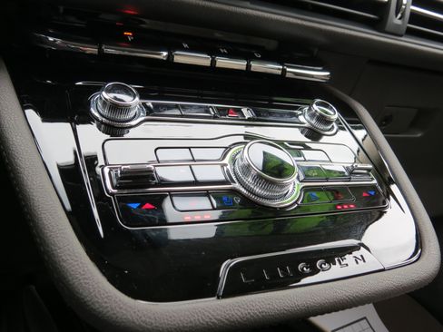 Used 2022 Lincoln Corsair Reserve w/ Elements Package image 28